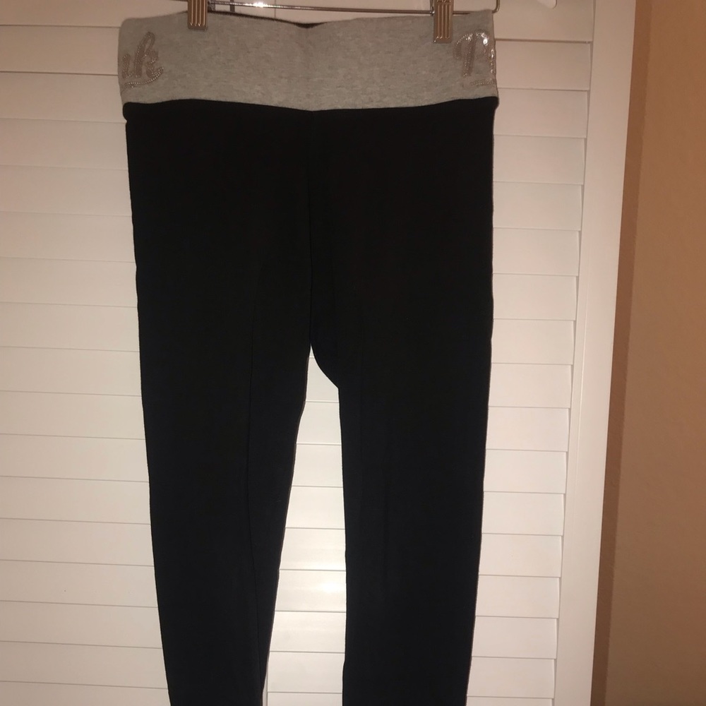 Black leggings// PINK VS